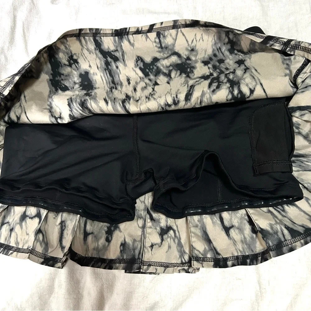 Lululemon Run: Pace Setter Skirt size 6 Great Granite Black Mojave Tan